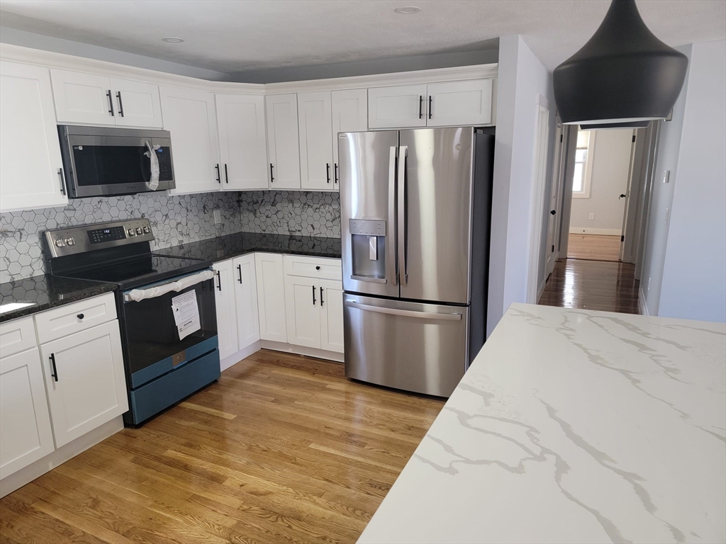 3 bed, 2 bath apartment for rent at 25 Tobyhanna, Providence — photo 2 of 18