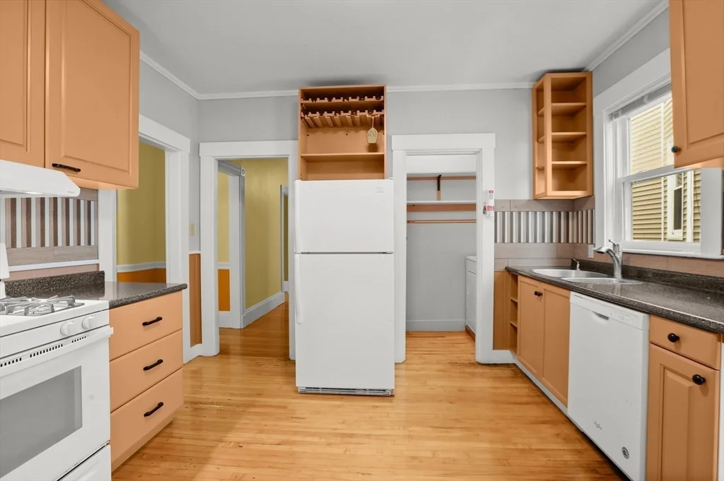 2 bed, 1 bath apartment for rent at 25 Tower Unit 1, Jamaica Plain — photo 19 of 28