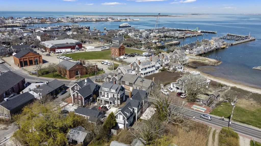 4 bed, 2 bath apartment for rent at 25 Washington St, Nantucket — photo 12 of 13