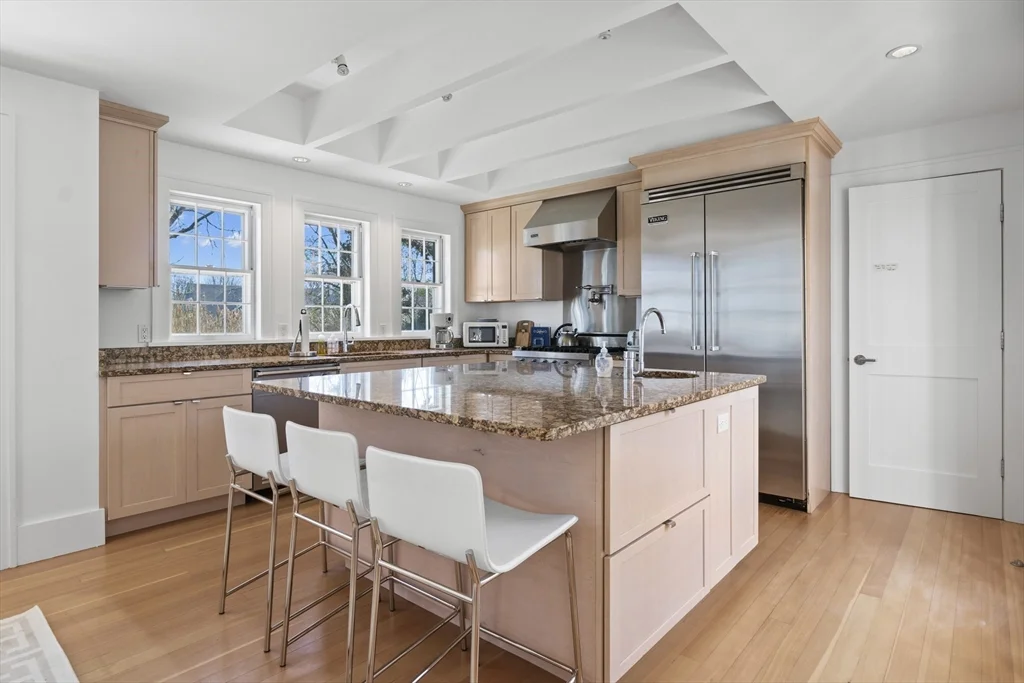 4 bed, 2 bath apartment for rent at 25 Washington St, Nantucket — photo 6 of 13