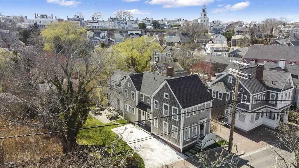 4 bed, 2 bath apartment for rent at 25 Washington St, Nantucket — photo 1 of 13