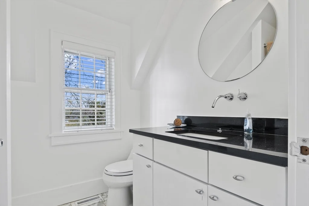 4 bed, 2 bath apartment for rent at 25 Washington St, Nantucket — photo 11 of 13