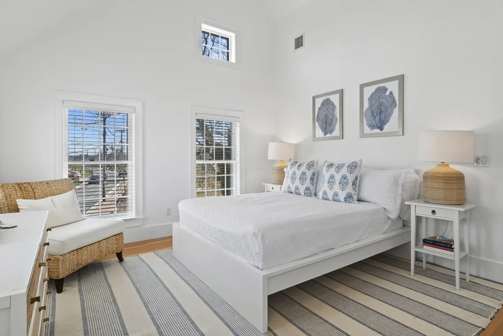 4 bed, 2 bath apartment for rent at 25 Washington St, Nantucket — photo 7 of 13