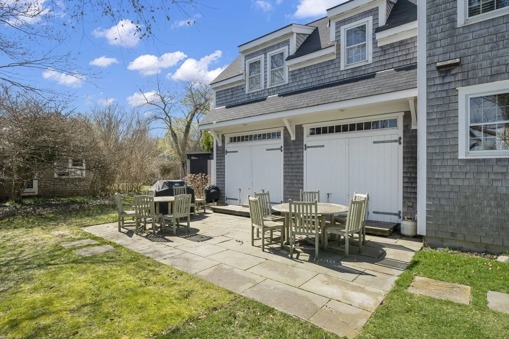 4 bed, 2 bath apartment for rent at 25 Washington St, Nantucket — photo 13 of 13