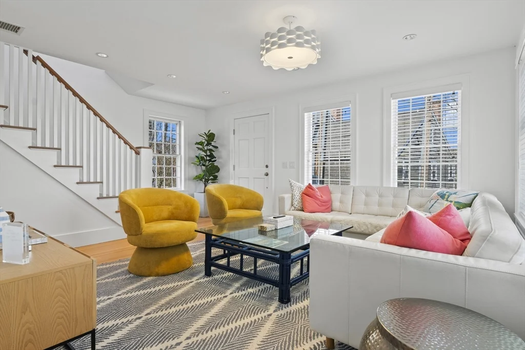 4 bed, 2 bath apartment for rent at 25 Washington St, Nantucket — photo 3 of 13