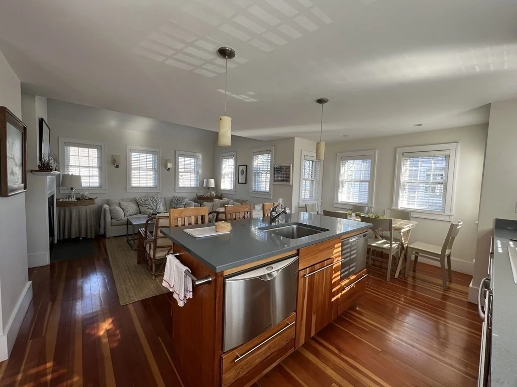 3 bed, 2 bath apartment for rent at 25 Washington St Unit B APT, Nantucket — photo 3 of 12