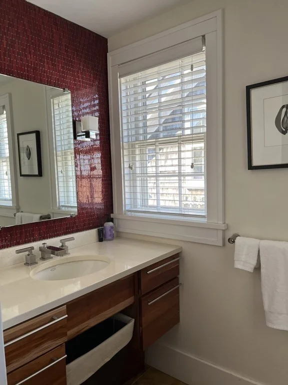 3 bed, 2 bath apartment for rent at 25 Washington St Unit B APT, Nantucket — photo 6 of 12