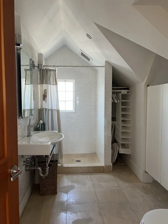 3 bed, 2 bath apartment for rent at 25 Washington St Unit B APT, Nantucket — photo 8 of 12