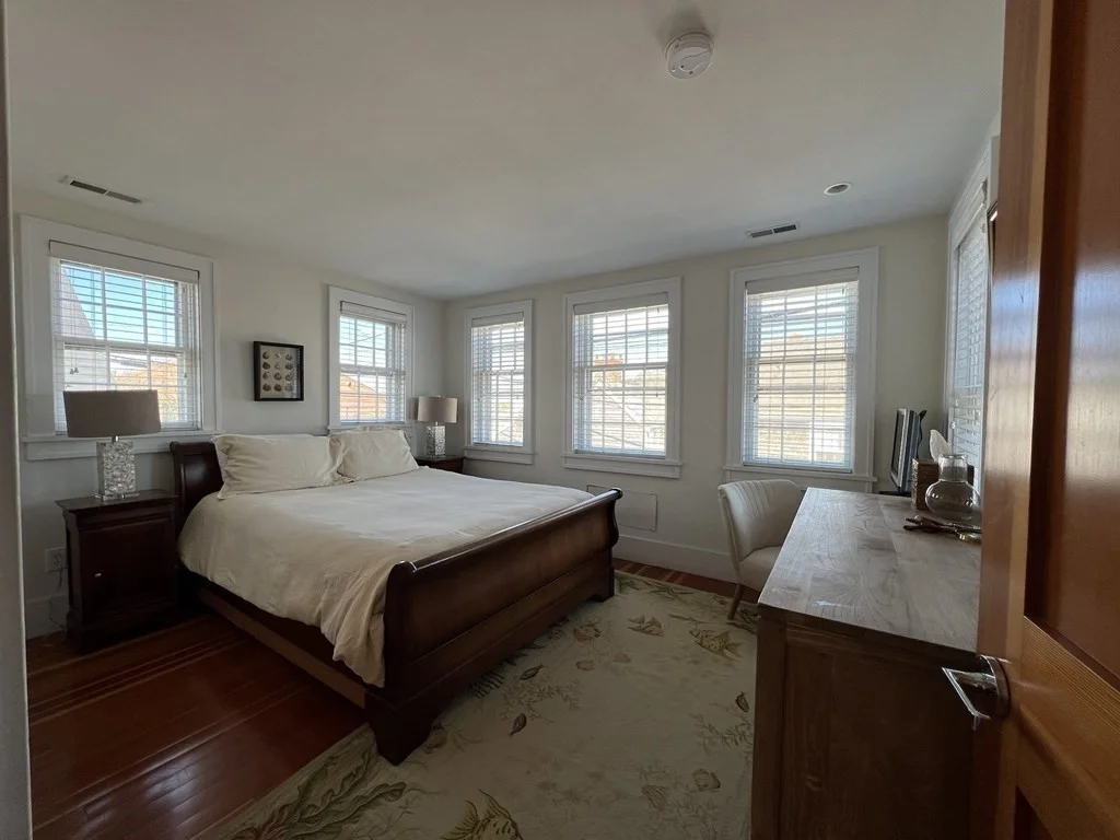 3 bed, 2 bath apartment for rent at 25 Washington St Unit B APT, Nantucket — photo 5 of 12