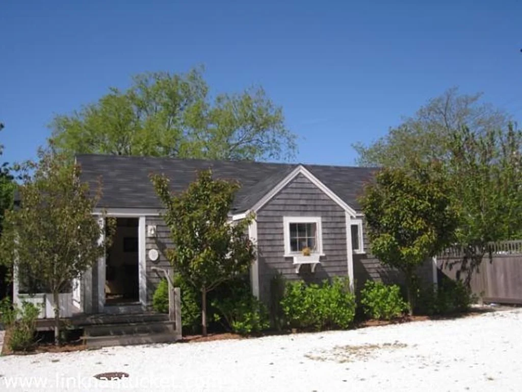 1 bed, 1 bath apartment for rent at 25 Washington St Unit B, Nantucket — photo 7 of 8