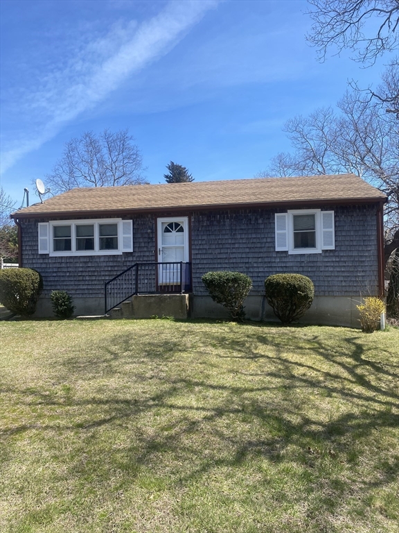 2 bed, 1 bath apartment for rent at 25 Webster Dr, Manomet — photo 1 of 28