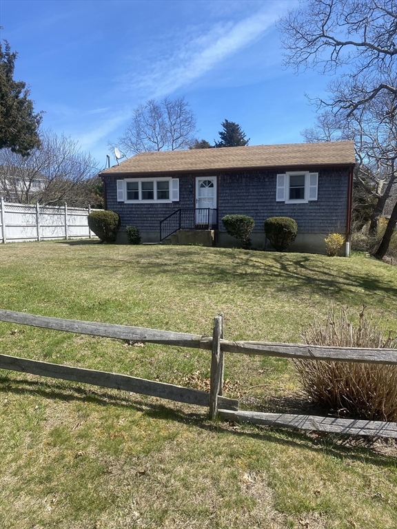 2 bed, 1 bath apartment for rent at 25 Webster Dr, Manomet — photo 2 of 28