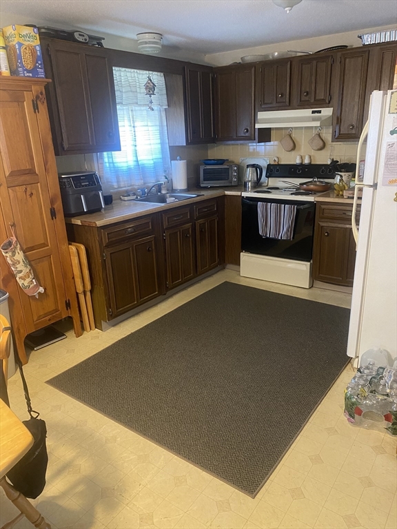 2 bed, 1 bath apartment for rent at 25 Webster Dr, Manomet — photo 7 of 28