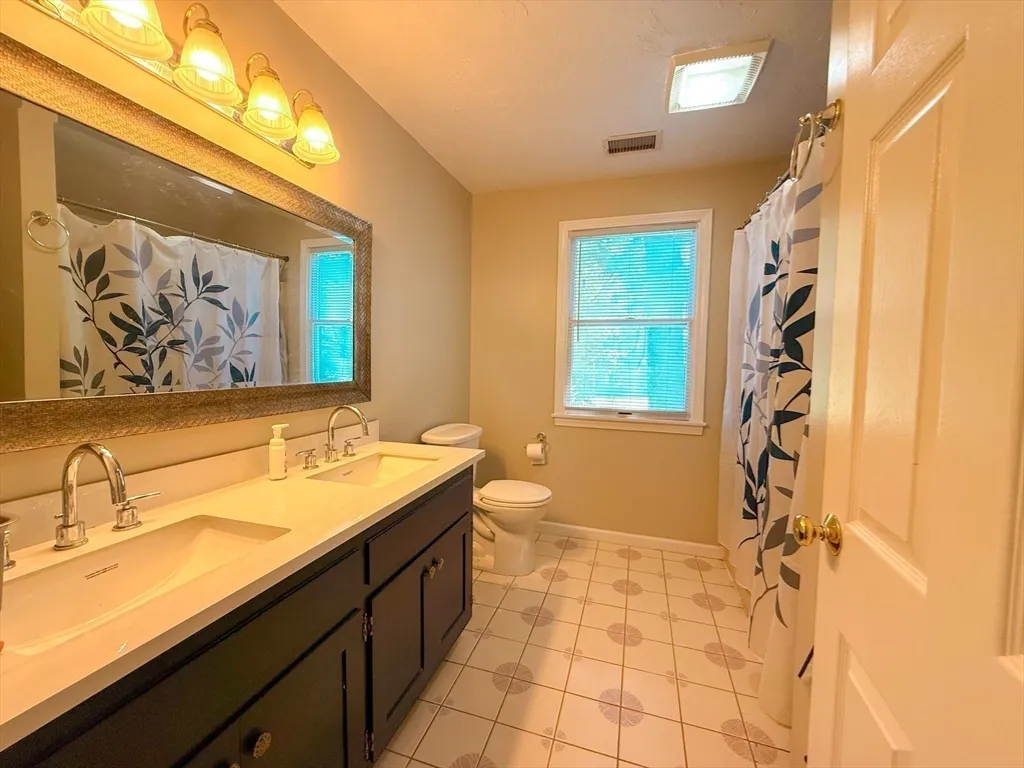 2 bed, 1 bath apartment for rent at 25 Westview Rd Unit 25, West Natick — photo 13 of 18