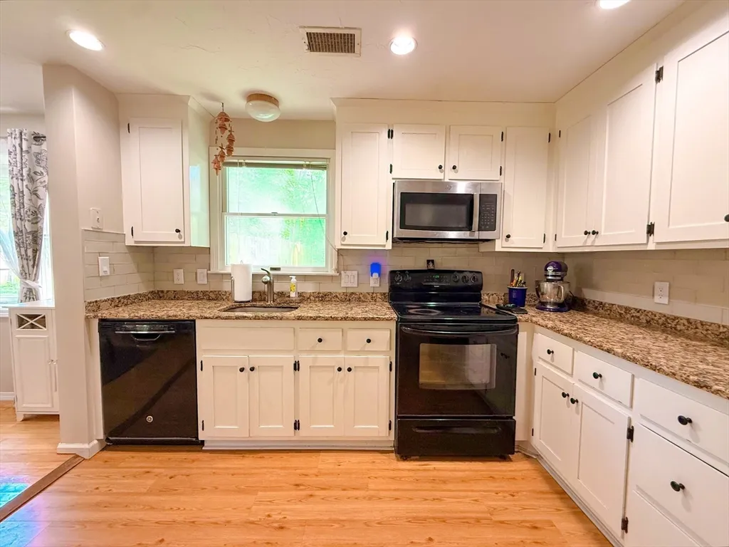 2 bed, 1 bath apartment for rent at 25 Westview Rd Unit 25, West Natick — photo 7 of 18