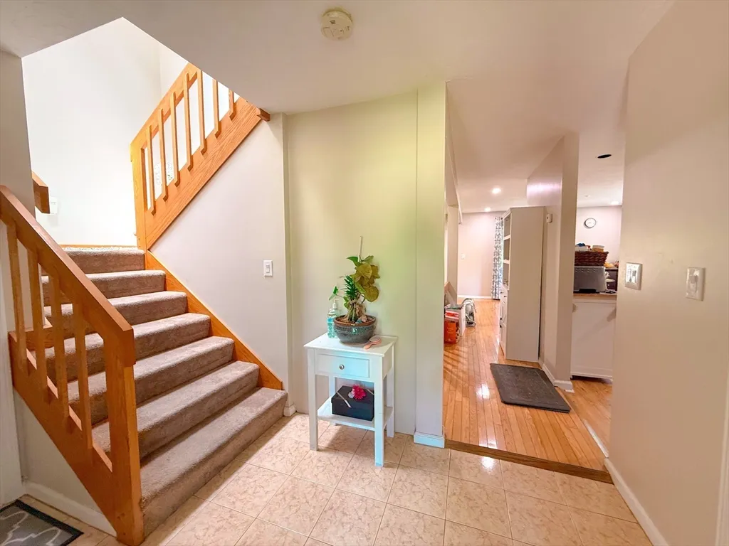2 bed, 1 bath apartment for rent at 25 Westview Rd Unit 25, West Natick — photo 2 of 18