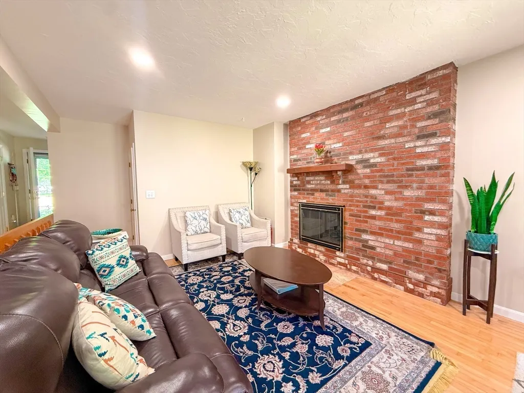 2 bed, 1 bath apartment for rent at 25 Westview Rd Unit 25, West Natick — photo 4 of 18