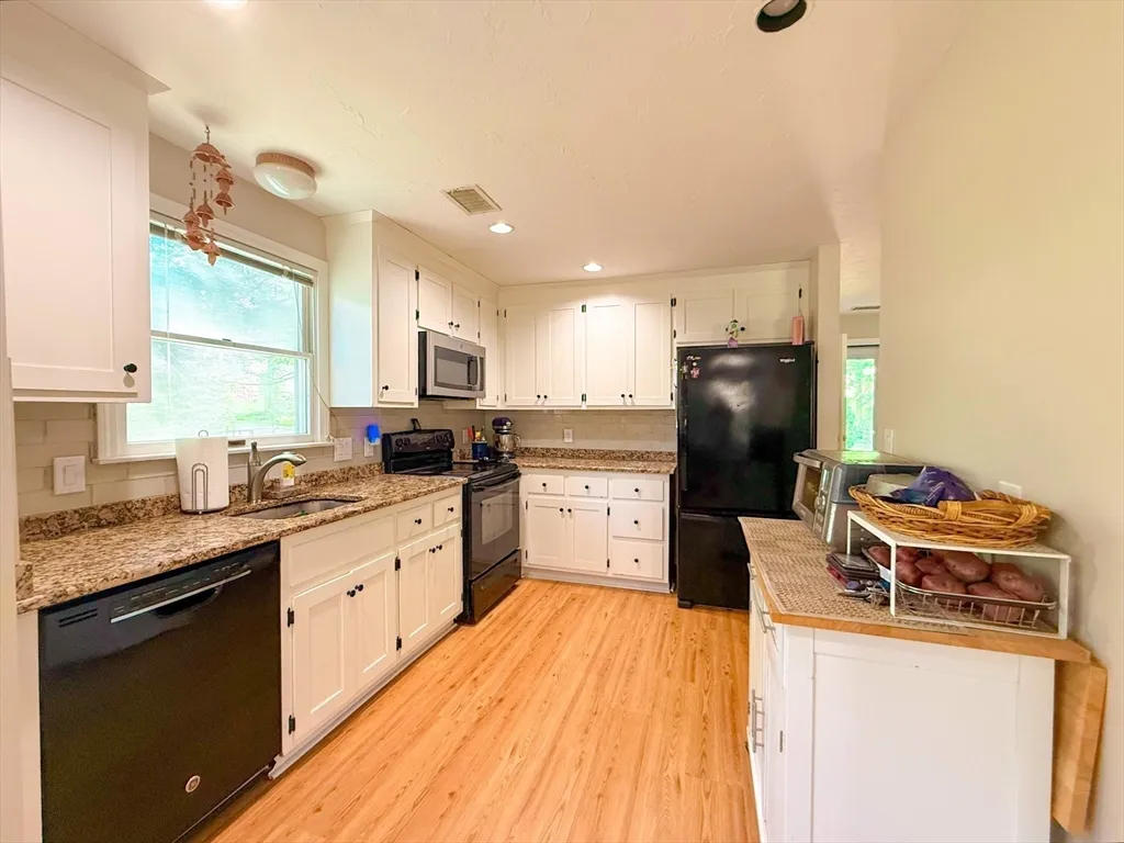 2 bed, 1 bath apartment for rent at 25 Westview Rd Unit 25, West Natick — photo 8 of 18