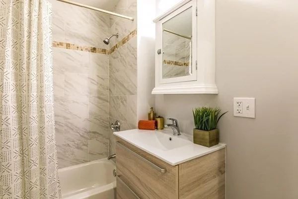 3 bed, 1 bath apartment for rent at 25 Weybosset St Unit Apt. 2, Hyde Park — photo 10 of 20