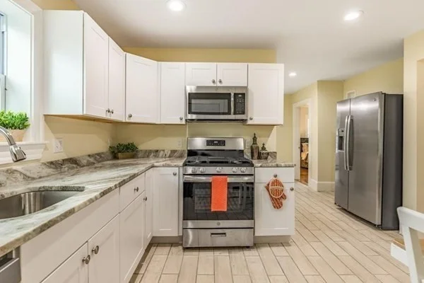 3 bed, 1 bath apartment for rent at 25 Weybosset St Unit Apt. 2, Hyde Park — photo 5 of 20