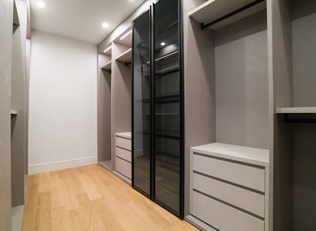 8+ bed, 4+ bath apartment for rent at 25 White Ave, Newton — photo 26 of 36