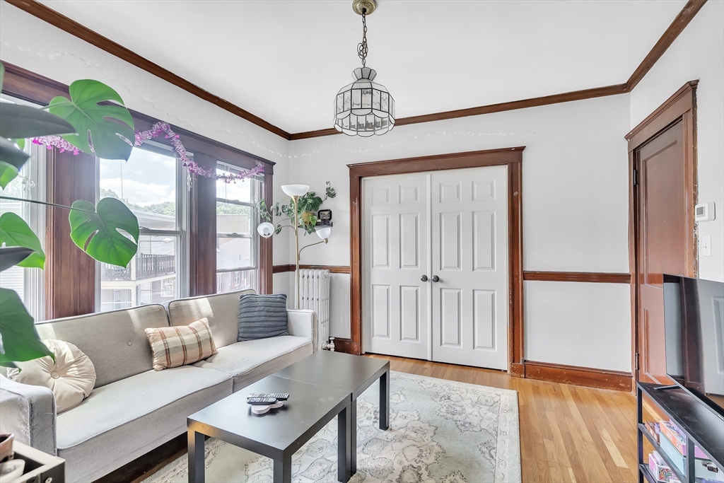 4 bed, 1 bath apartment for rent at 25 Wilson Park Unit 1, Brighton — photo 3 of 23