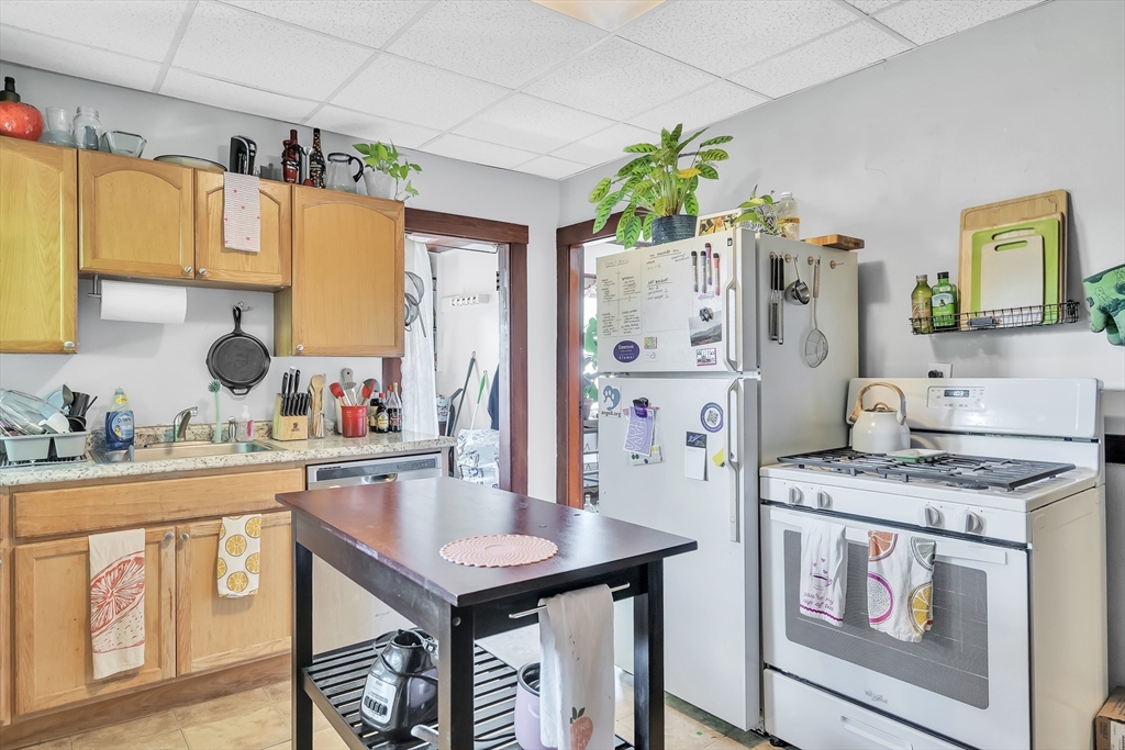 4 bed, 1 bath apartment for rent at 25 Wilson Park Unit 2, Brighton — photo 7 of 24
