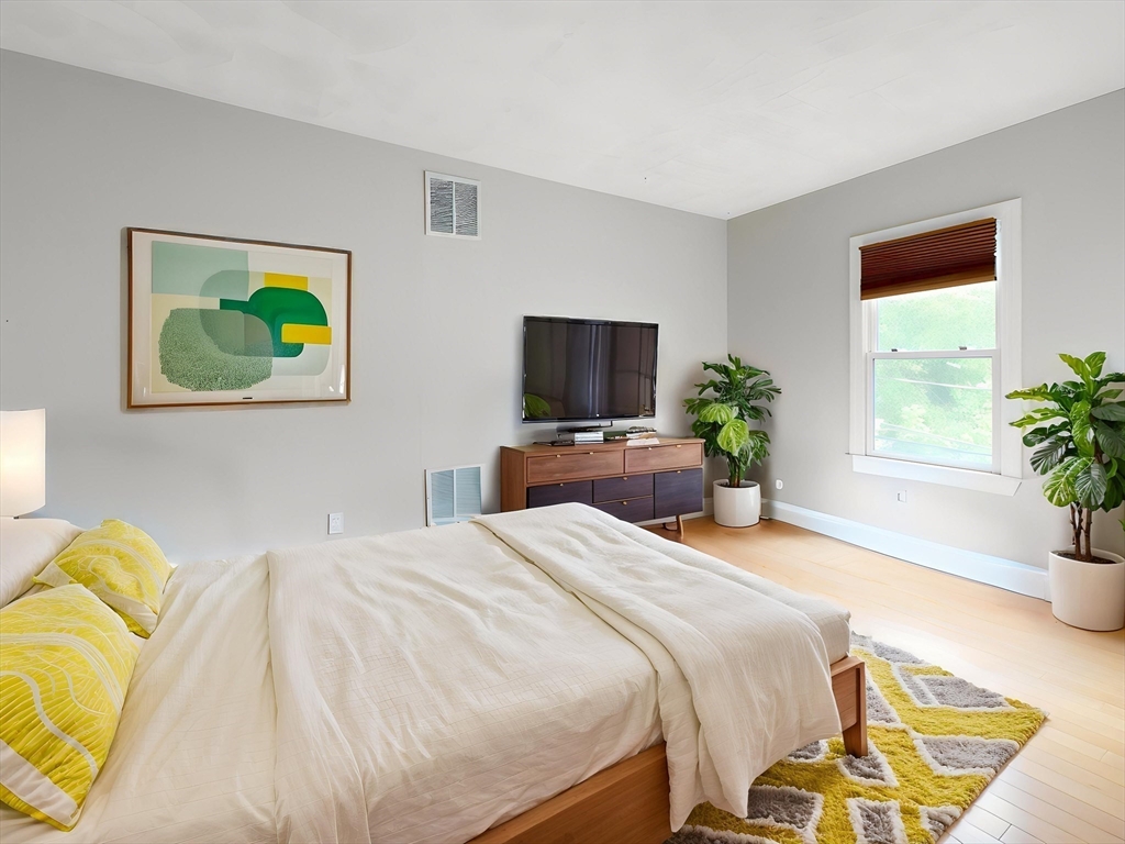 4 bed, 4+ bath apartment for rent at 25 Winthrop Rd, Brookline — photo 8 of 17