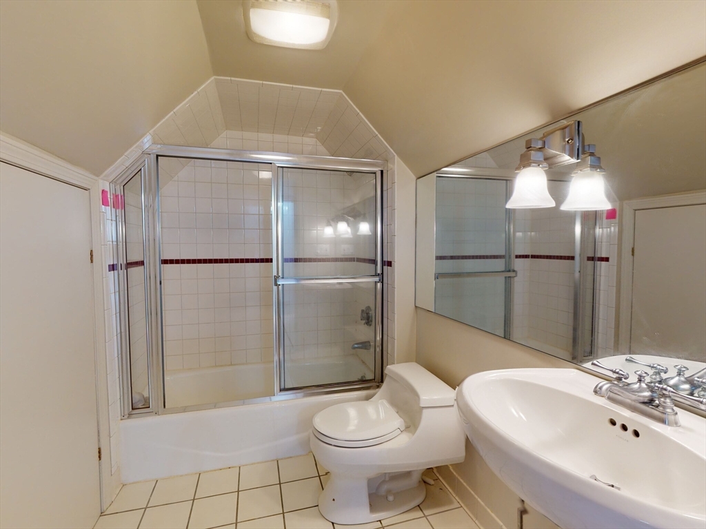 4 bed, 4+ bath apartment for rent at 25 Winthrop Rd, Brookline — photo 11 of 17