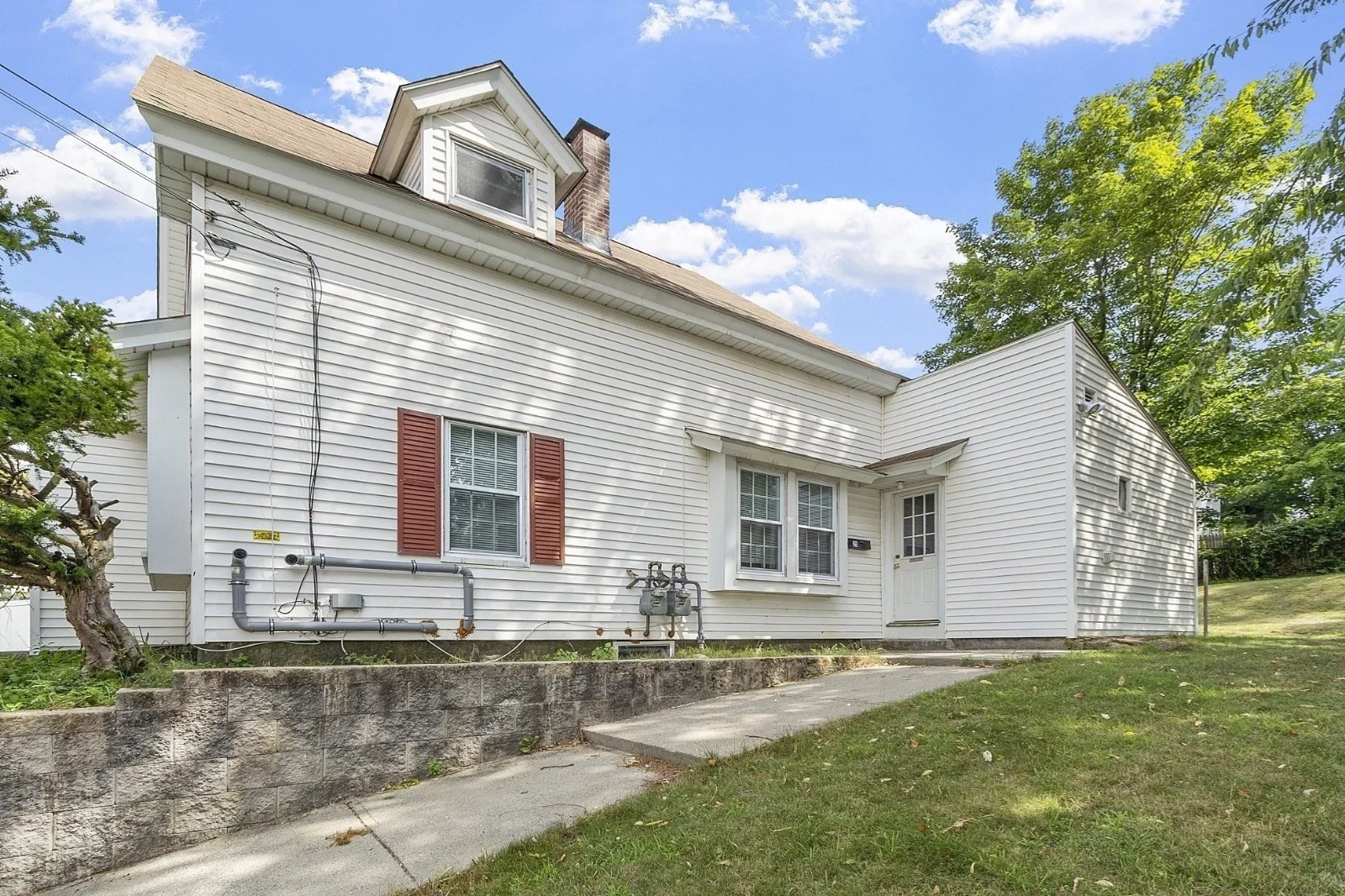 2 bed, 1 bath apartment for rent at 25 Winthrop St Unit 25, Fitchburg — photo 2 of 24