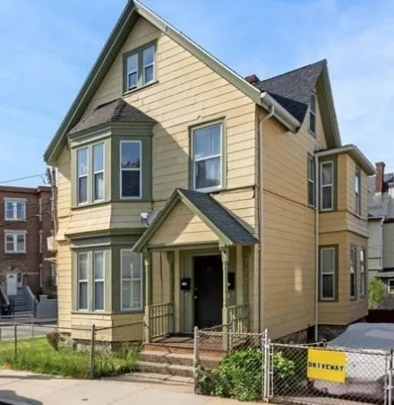 2 bed, 1 bath apartment for rent at 25 Woodville St Unit 1, Roxbury