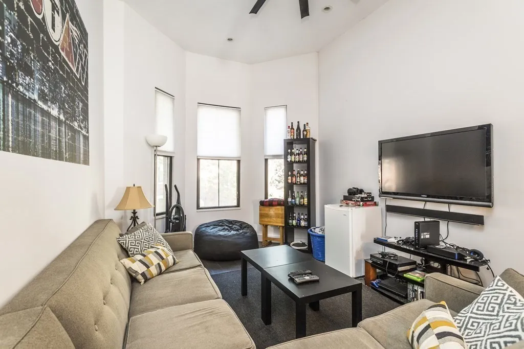 4 bed, 3 bath apartment for rent at 25 Worthington St Unit 1, Roxbury — photo 4 of 25