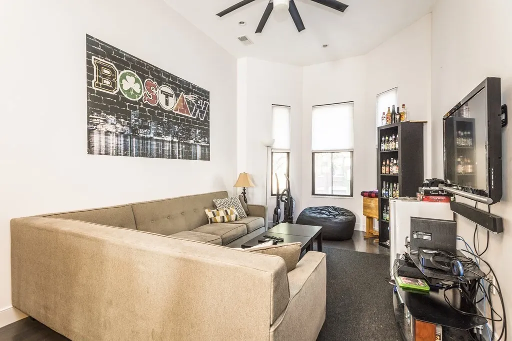 4 bed, 3 bath apartment for rent at 25 Worthington St Unit 1, Roxbury — photo 3 of 25