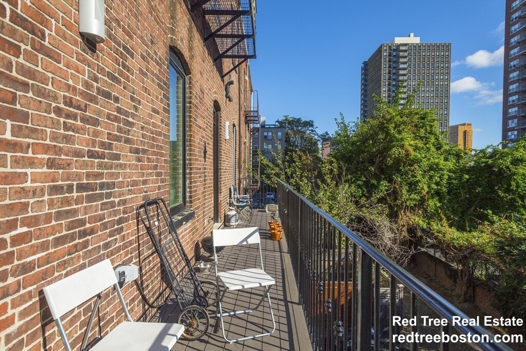 4 bed, 3 bath apartment for rent at 25 Worthington St Unit 2, Mission Hill — photo 5 of 15