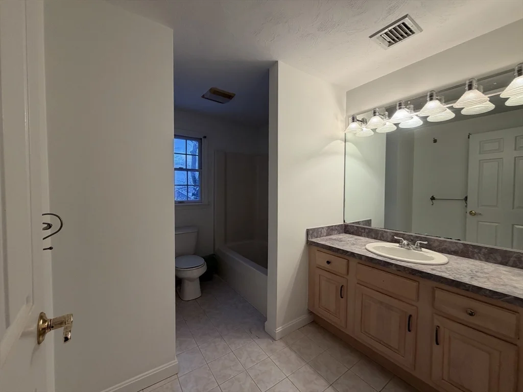 4 bed, 3 bath apartment for rent at 25 Wren Ter, Quincy — photo 17 of 36