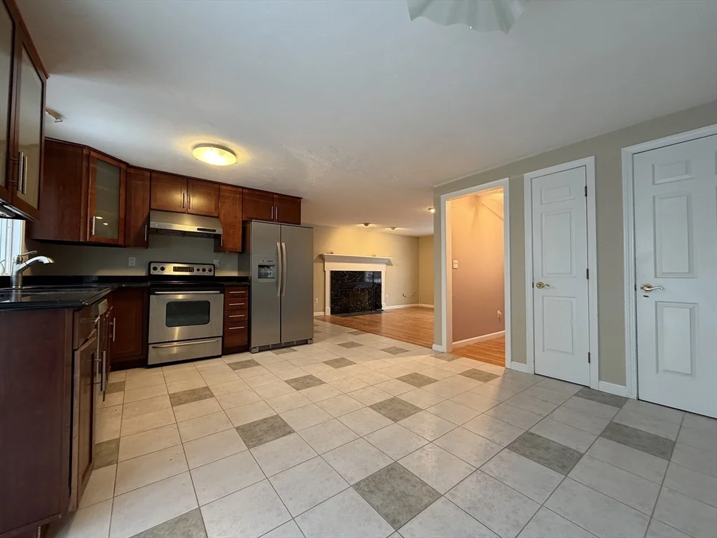 4 bed, 3 bath apartment for rent at 25 Wren Ter, Quincy — photo 5 of 36