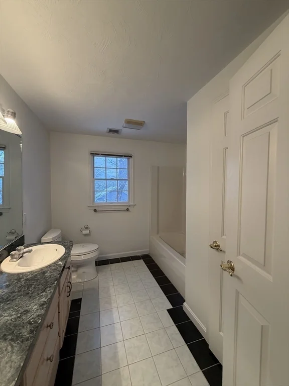 4 bed, 3 bath apartment for rent at 25 Wren Ter, Quincy — photo 20 of 36