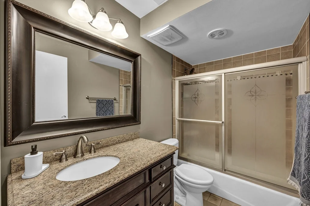 2 bed, 1 bath apartment for rent at 25 Yorktown Dr Unit 25, Forest Park — photo 12 of 22