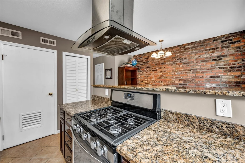 2 bed, 1 bath apartment for rent at 25 Yorktown Dr Unit 25, Forest Park — photo 10 of 22