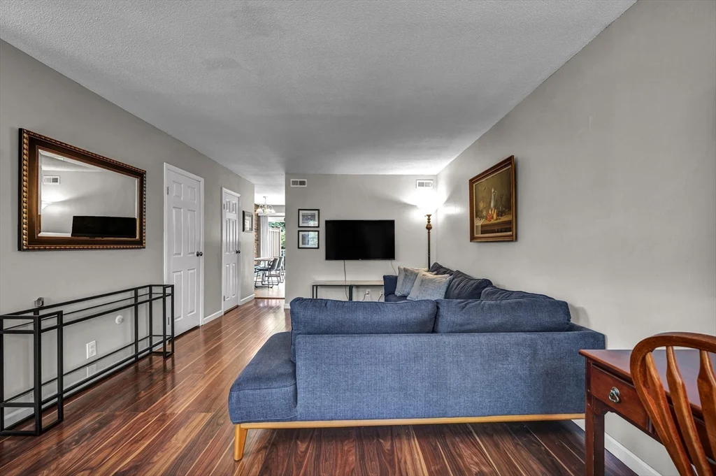2 bed, 1 bath apartment for rent at 25 Yorktown Dr Unit 25, Forest Park — photo 3 of 22