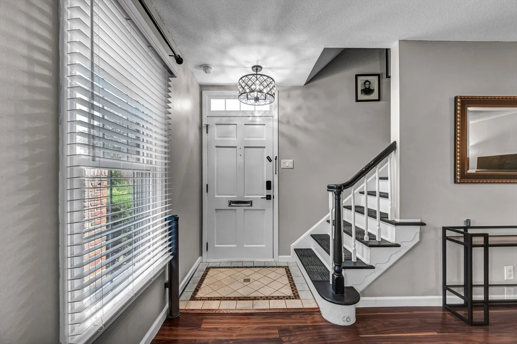 2 bed, 1 bath apartment for rent at 25 Yorktown Dr Unit 25, Forest Park — photo 2 of 22