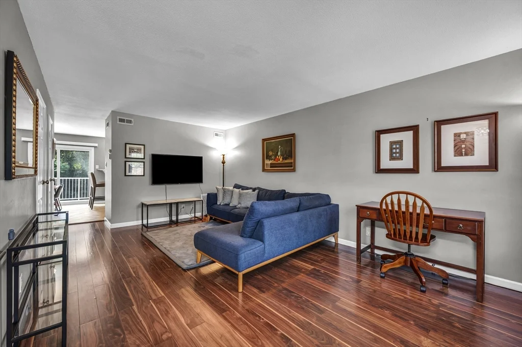 2 bed, 1 bath apartment for rent at 25 Yorktown Dr Unit 25, Forest Park — photo 1 of 22