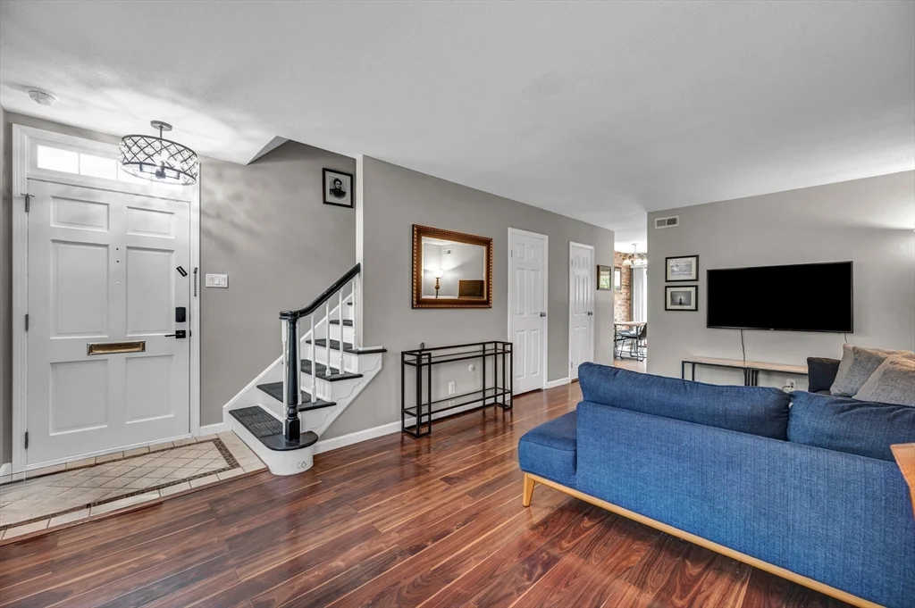 2 bed, 1 bath apartment for rent at 25 Yorktown Dr Unit 25, Forest Park — photo 4 of 22