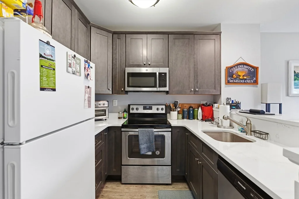 1 bed, 1 bath apartment for rent at 250-252 Main St Unit 5, Charlestown — photo 1 of 5