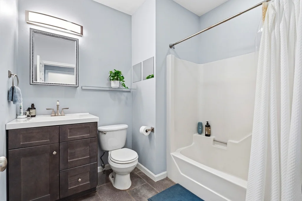 1 bed, 1 bath apartment for rent at 250-252 Main St Unit 5, Charlestown — photo 4 of 5