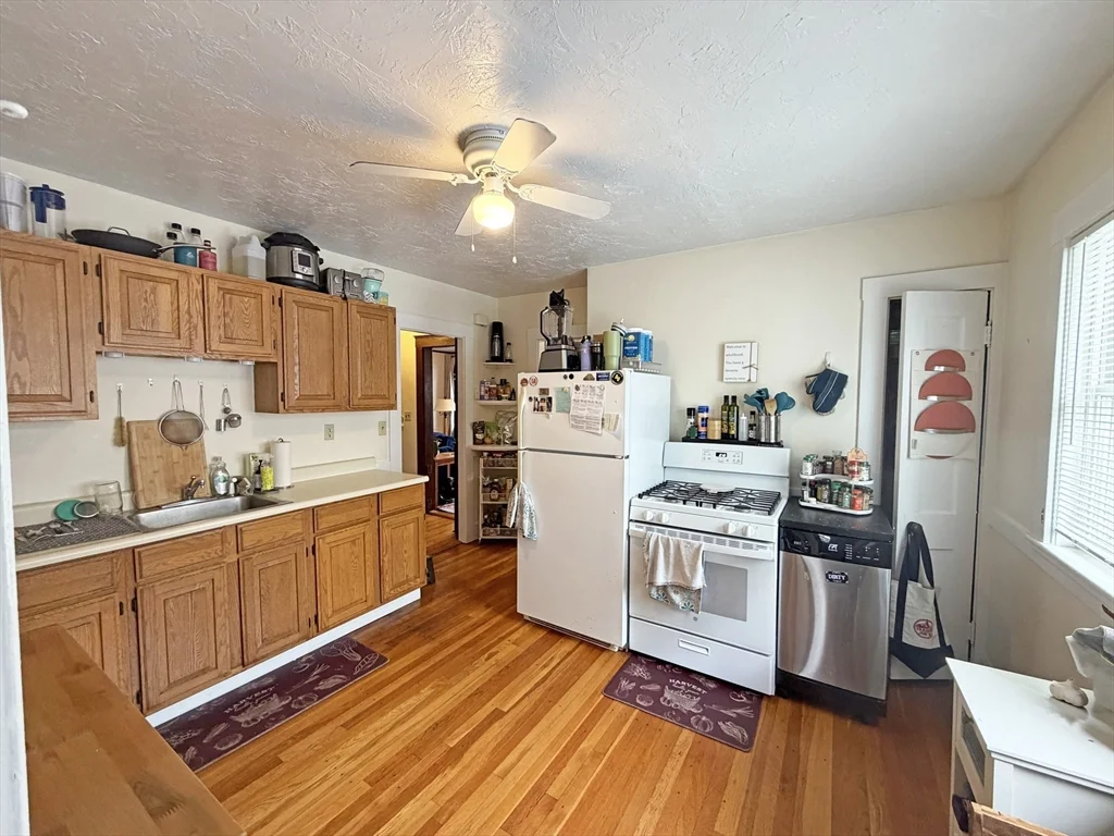 2 bed, 1 bath apartment for rent at 250-252 Robbins St Unit B, South Side — photo 6 of 13