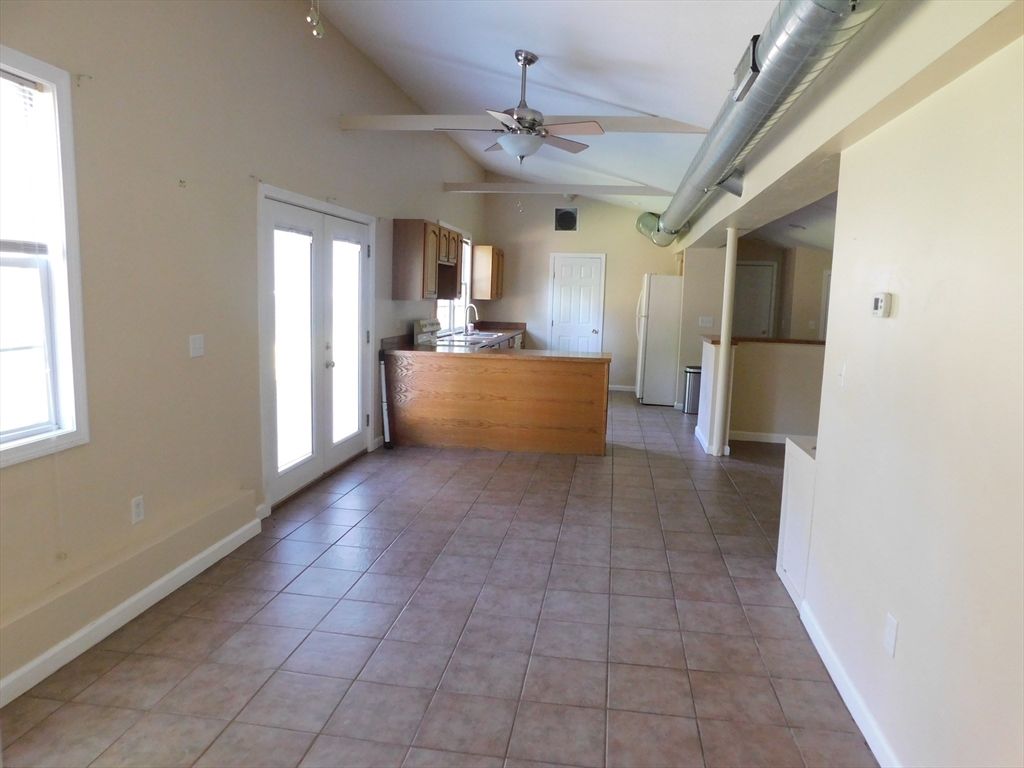 2 bed apartment for rent at 250-A Parkerville Rd Unit E, Southborough — photo 13 of 18