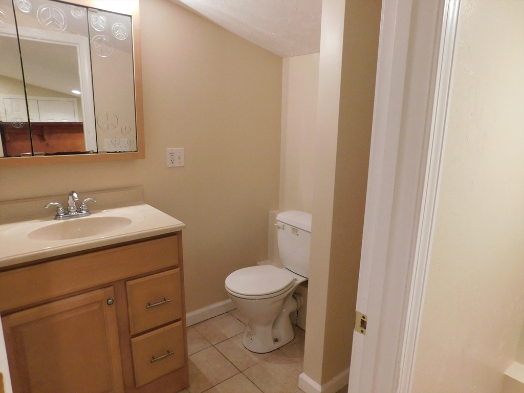 2 bed apartment for rent at 250-A Parkerville Rd Unit E, Southborough — photo 8 of 18