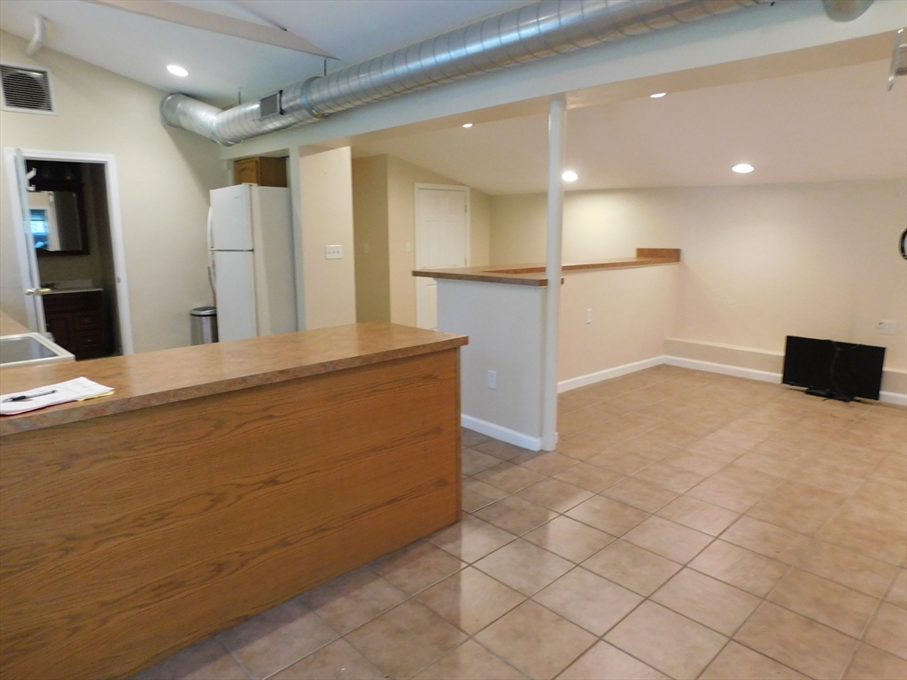 2 bed apartment for rent at 250-A Parkerville Rd Unit E, Southborough — photo 6 of 18