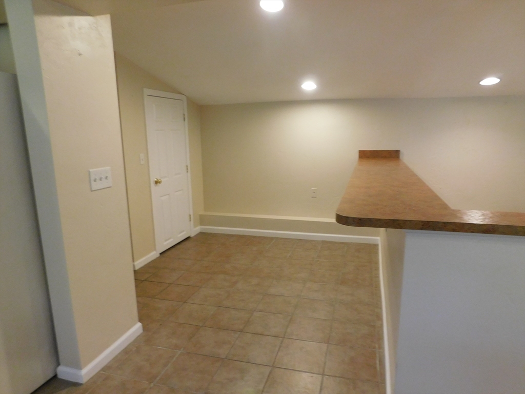 2 bed apartment for rent at 250-A Parkerville Rd Unit E, Southborough — photo 4 of 18